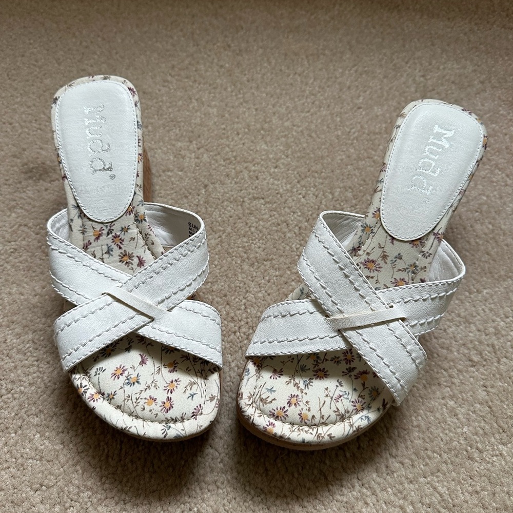 New, never worn Mudd sandals